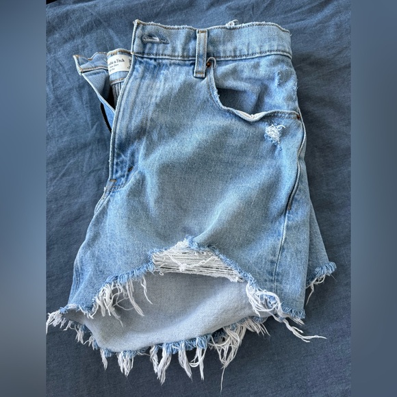 Abercrombie & Fitch The 4” Mom Short Size 30 - Picture 5 of 7